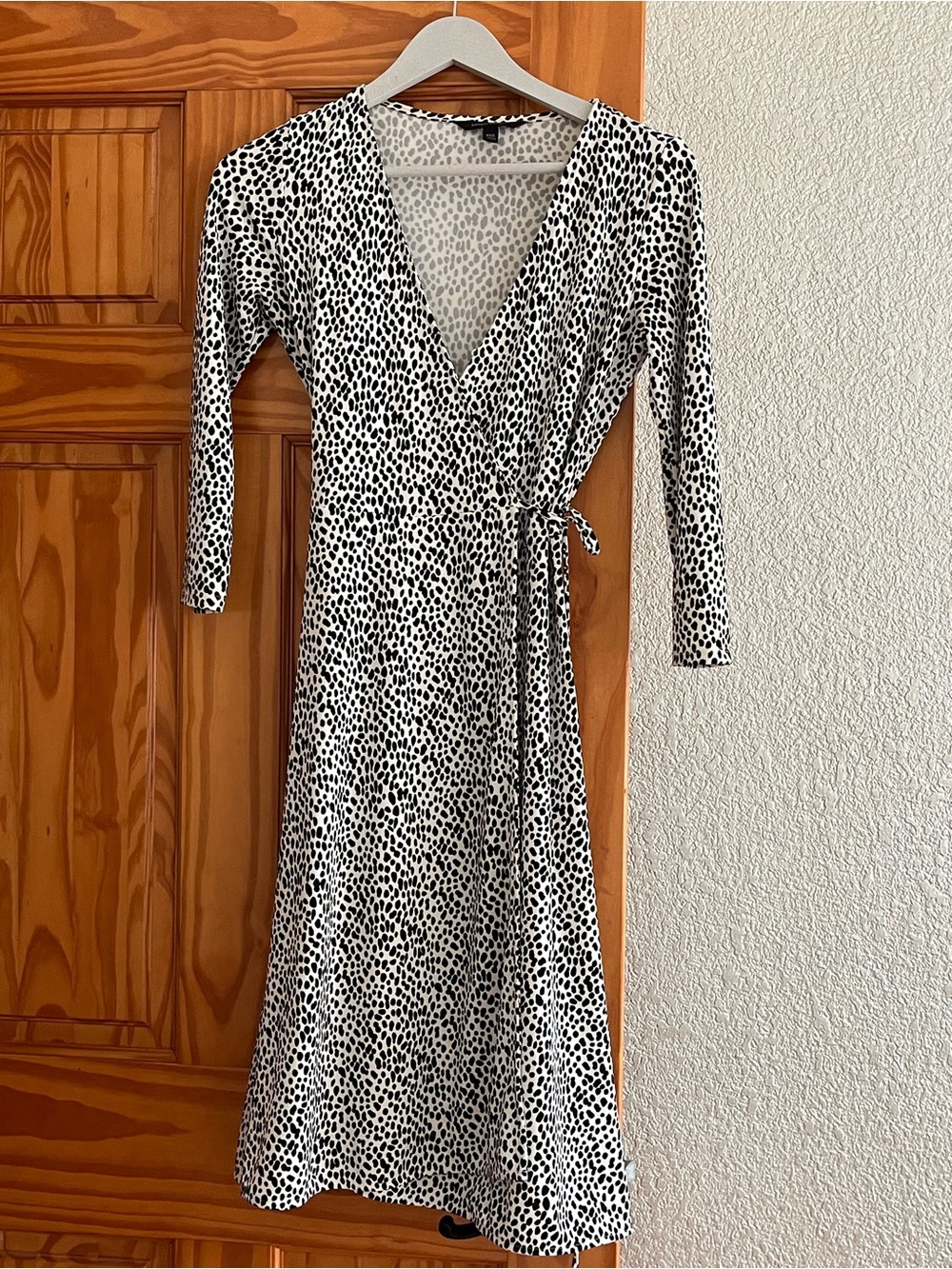 Banana Republic XS Black & White Printed Wrap Dress - Women's Classic Fit